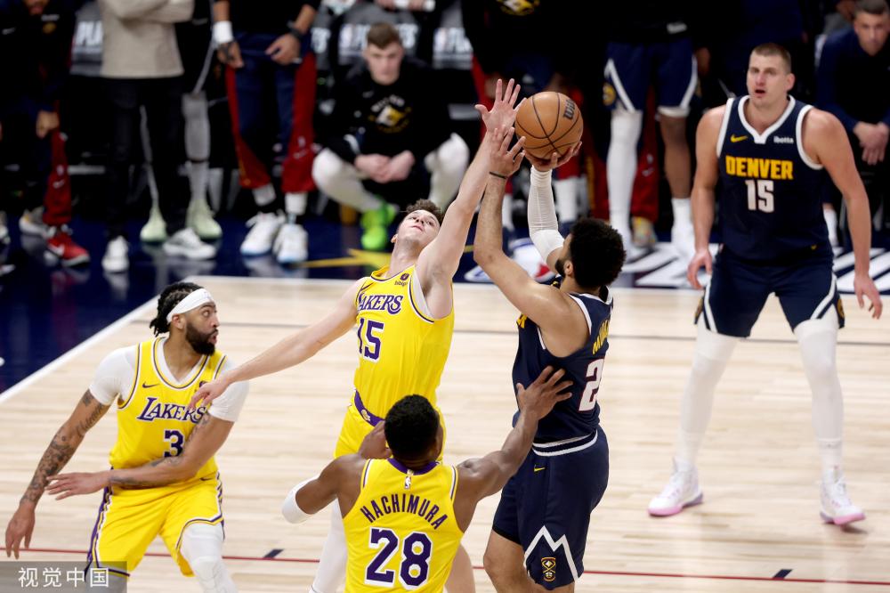 他迅速从 他迅速从