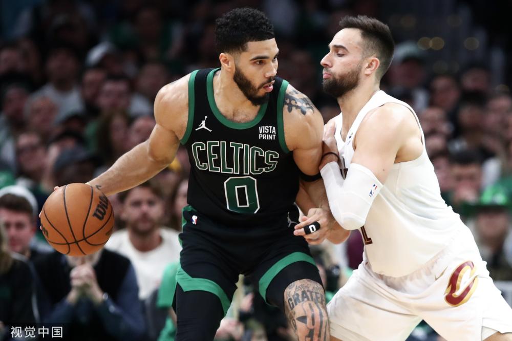 将年轻中场 将年轻中场